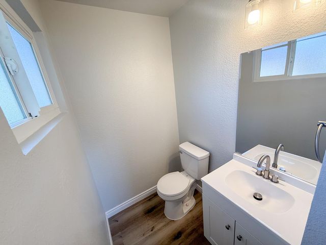 2325 E Hampton Way, Fresno, CA 93726