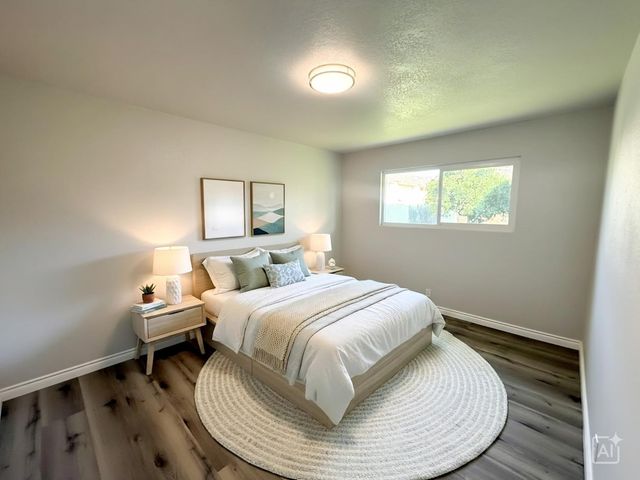 2325 E Hampton Way, Fresno, CA 93726