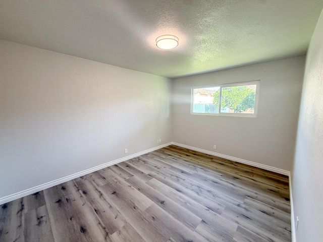 2325 E Hampton Way, Fresno, CA 93726