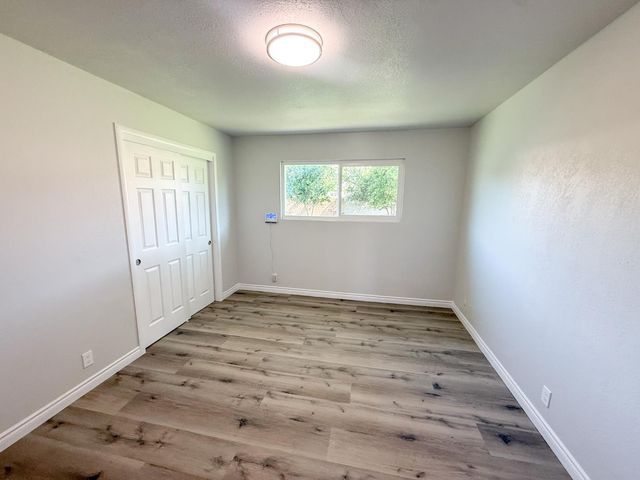 2325 E Hampton Way, Fresno, CA 93726