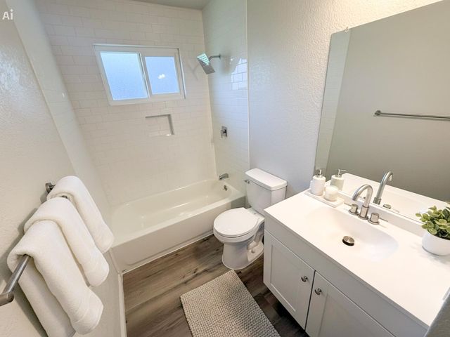 2325 E Hampton Way, Fresno, CA 93726