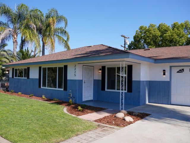 2325 E Hampton Way, Fresno, CA 93726