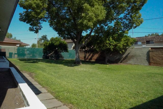 2325 E Hampton Way, Fresno, CA 93726