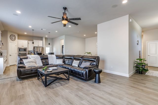 912 Bailey Lane, Mansfield, TX 76063