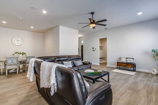 912 Bailey Lane, Mansfield, TX 76063