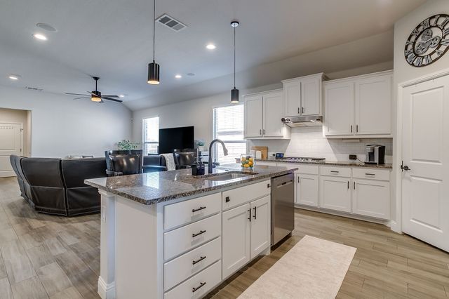 912 Bailey Lane, Mansfield, TX 76063