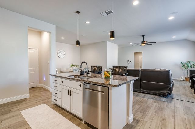 912 Bailey Lane, Mansfield, TX 76063