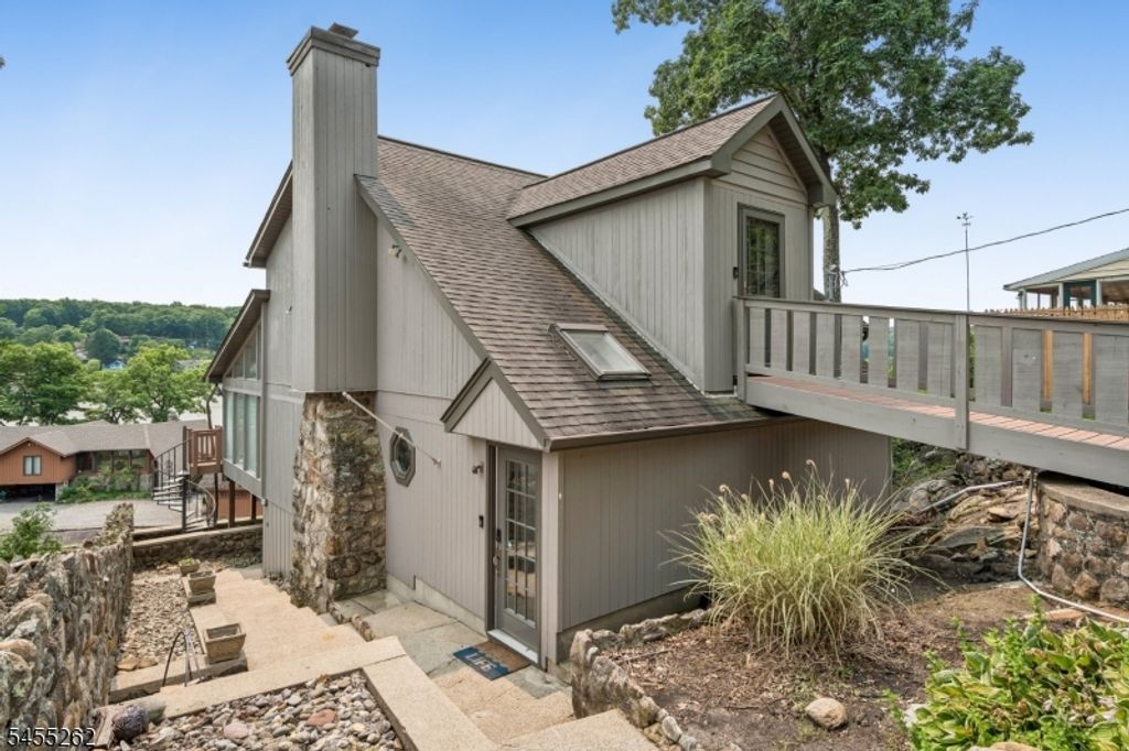 327 Squaw Trl, Hopatcong Boro, NJ 07821 — exterior
