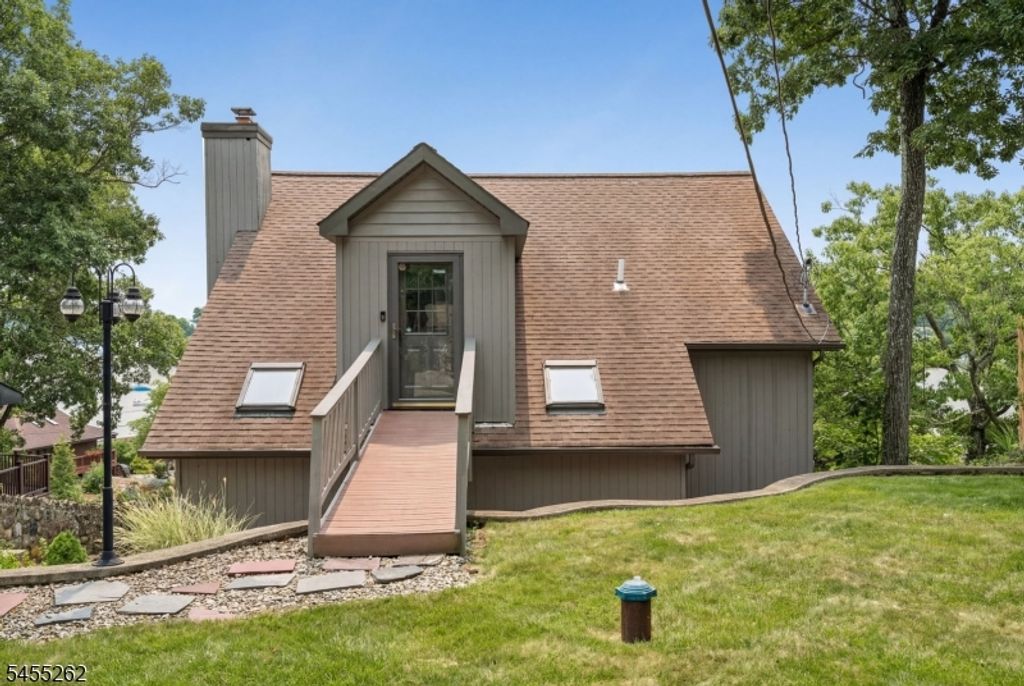 327 Squaw Trl, Hopatcong Boro, NJ 07821 — photo 2