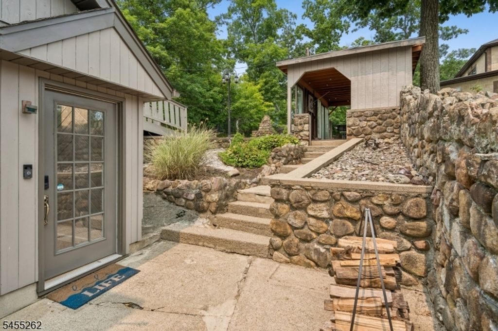 327 Squaw Trl, Hopatcong Boro, NJ 07821 — photo 4
