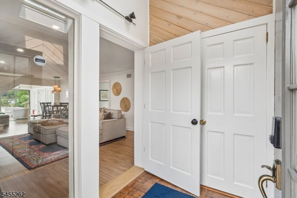 327 Squaw Trl, Hopatcong Boro, NJ 07821 — photo 5