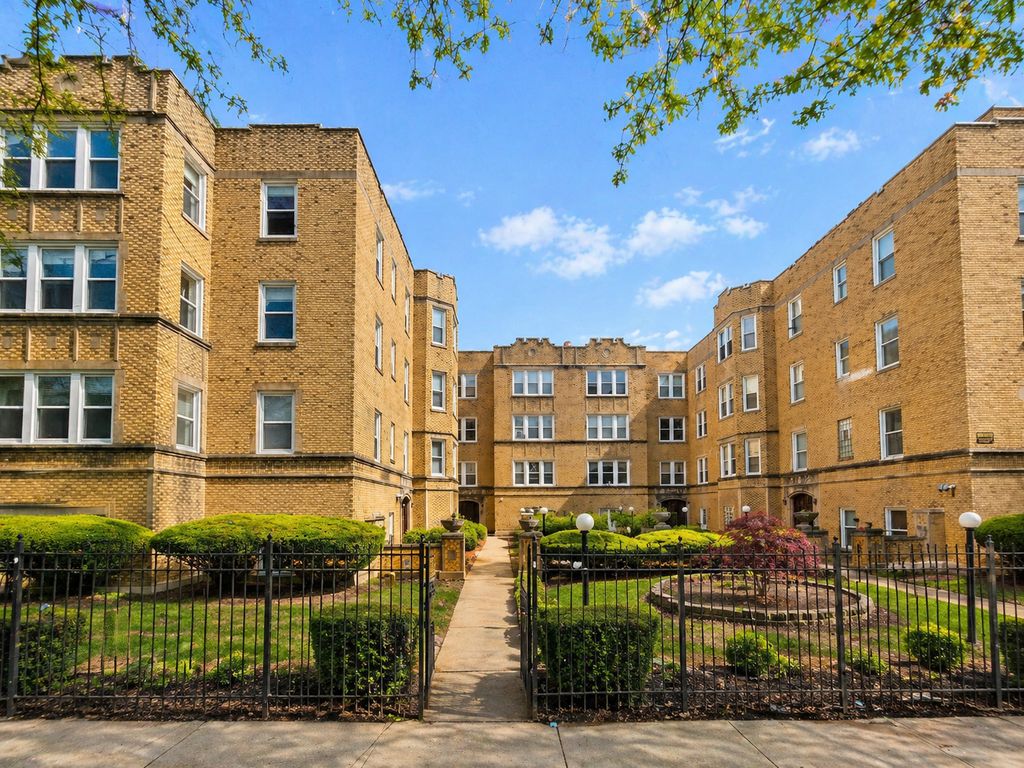 6312 N Richmond Street 2B, Chicago, IL 60659