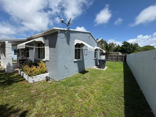 2431 Plunkett St FRONT, Hollywood, FL 33020