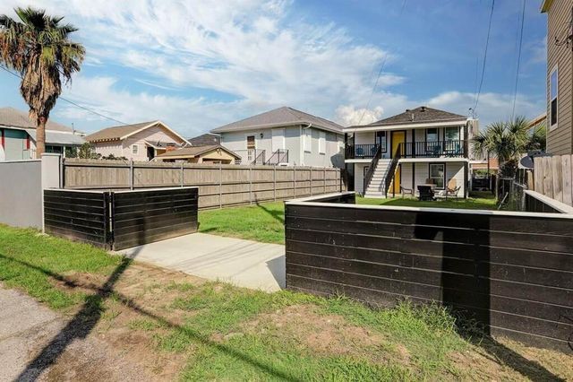 4017 M Ave Up, Galveston, TX 77550