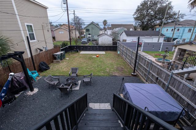 4017 M Ave Up, Galveston, TX 77550
