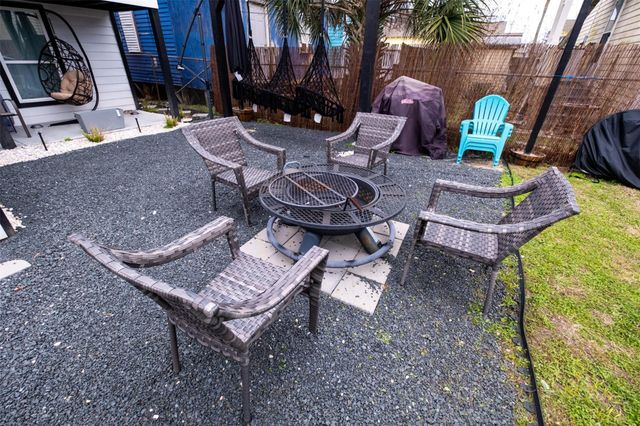 4017 M Ave Up, Galveston, TX 77550