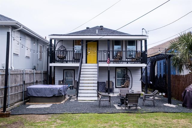 4017 M Ave Up, Galveston, TX 77550