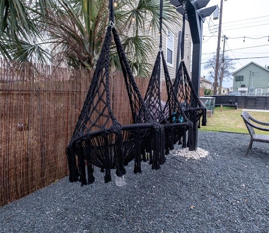 4017 M Ave Up, Galveston, TX 77550