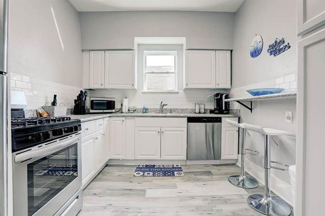 4017 M Ave Up, Galveston, TX 77550