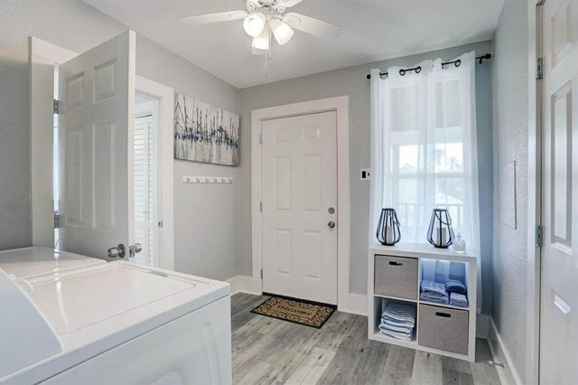 4017 M Ave Up, Galveston, TX 77550