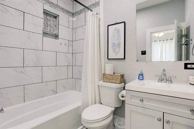 4017 M Ave Up, Galveston, TX 77550