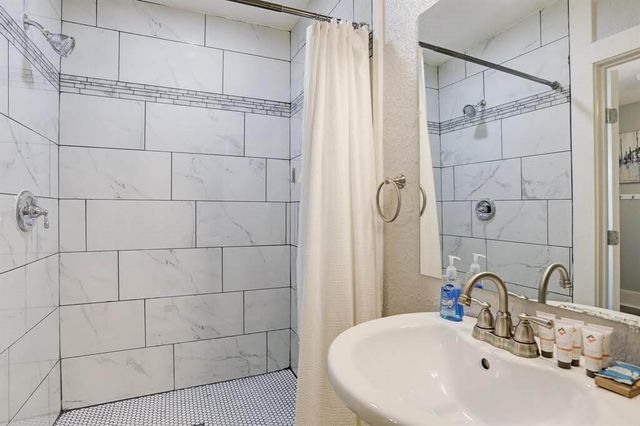 4017 M Ave Up, Galveston, TX 77550