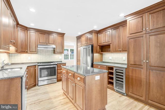 10313 DICKENS AVE, Bethesda, MD 20814