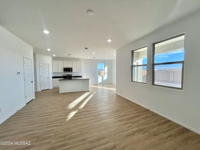 10418 W Guildford Lane, Marana, AZ 85653