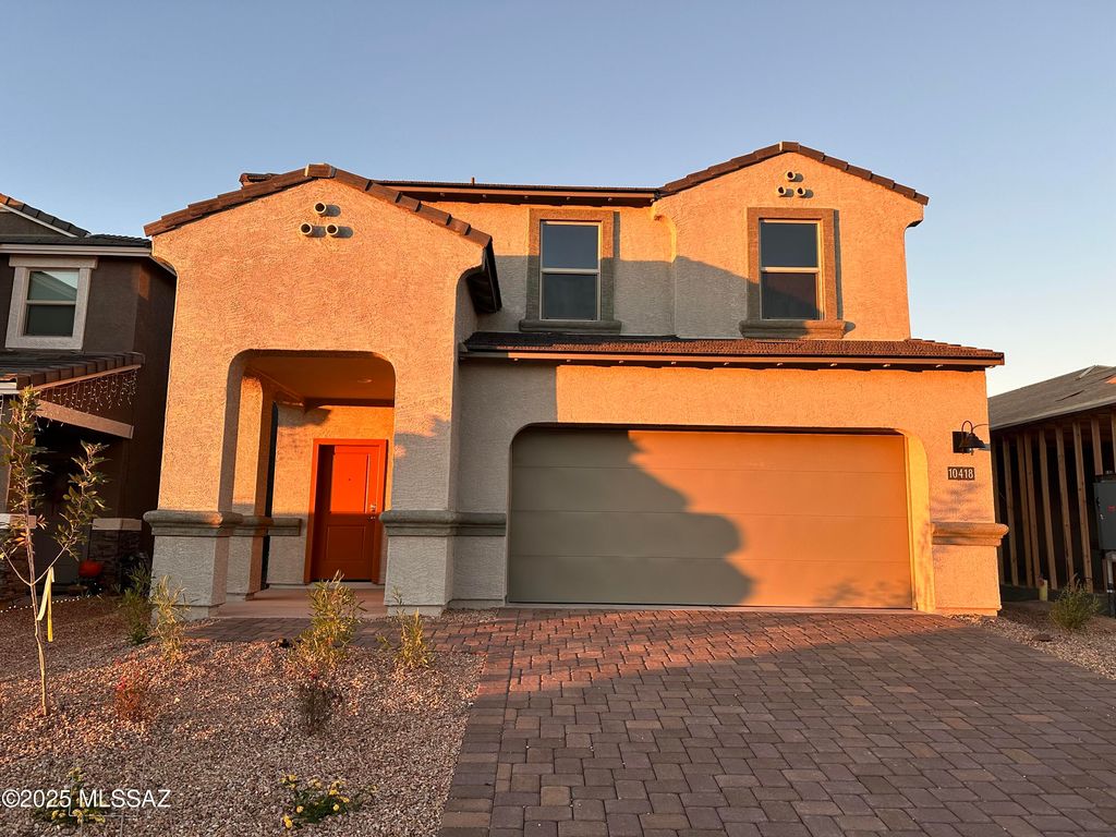10418 W Guildford Lane, Marana, AZ 85653