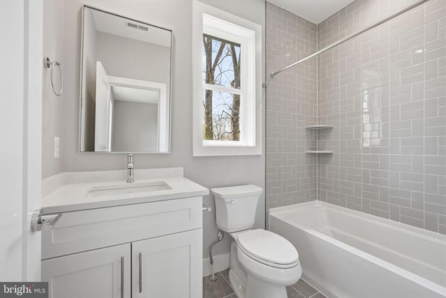 1203 COTTAGE ST SW, Vienna, VA 22180