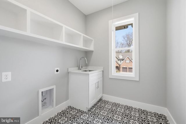 1203 COTTAGE ST SW, Vienna, VA 22180