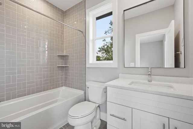 1203 COTTAGE ST SW, Vienna, VA 22180