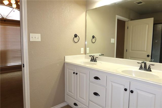 922 Turtle Dove Trail, College Station, TX 77845