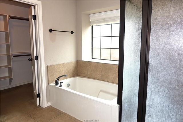 922 Turtle Dove Trail, College Station, TX 77845