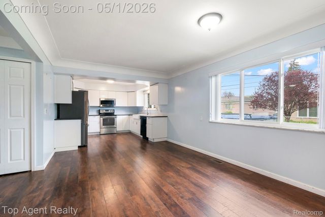 30151 Barbary Court, Warren, MI 48093