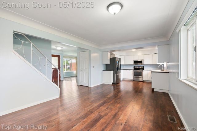 30151 Barbary Court, Warren, MI 48093