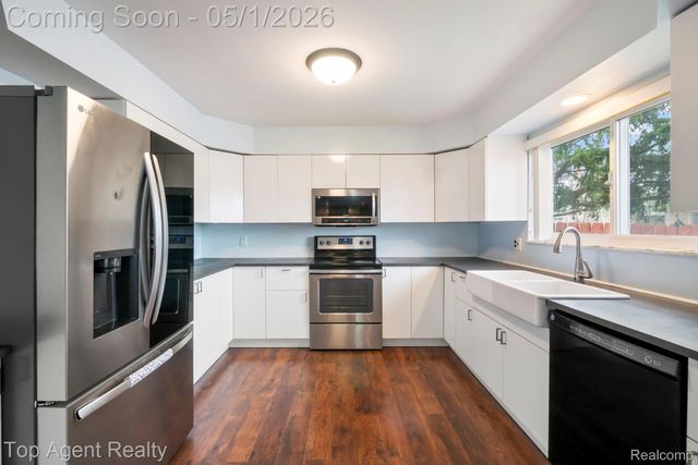 30151 Barbary Court, Warren, MI 48093