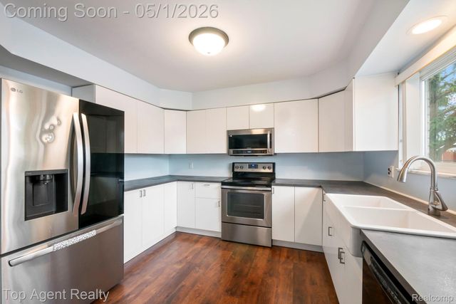 30151 Barbary Court, Warren, MI 48093