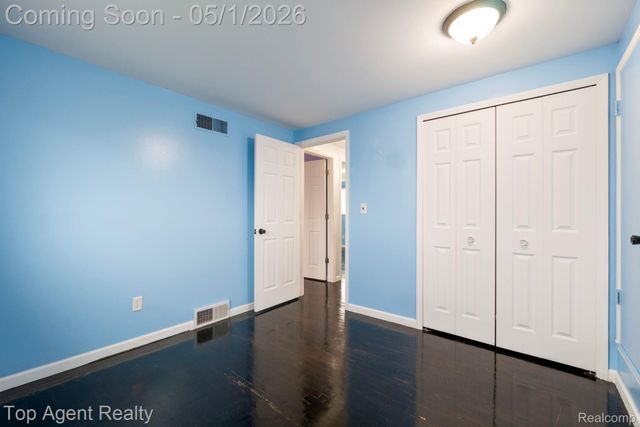 30151 Barbary Court, Warren, MI 48093