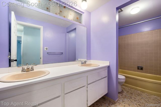 30151 Barbary Court, Warren, MI 48093