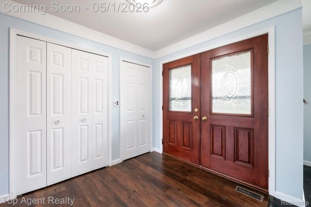 30151 Barbary Court, Warren, MI 48093