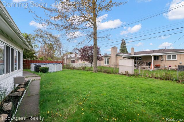 30151 Barbary Court, Warren, MI 48093