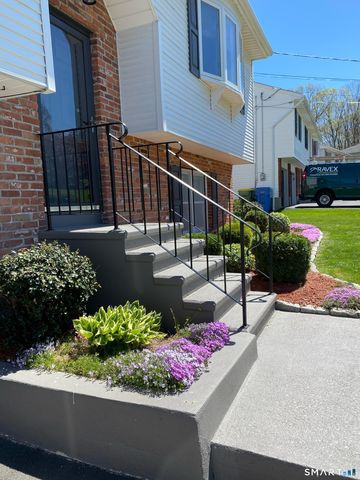 31 Kendall Circle, Waterbury, CT 06708