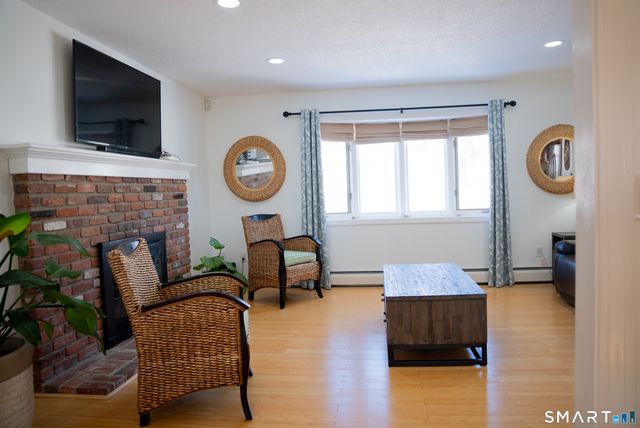 31 Kendall Circle, Waterbury, CT 06708