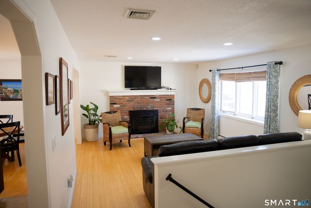 31 Kendall Circle, Waterbury, CT 06708