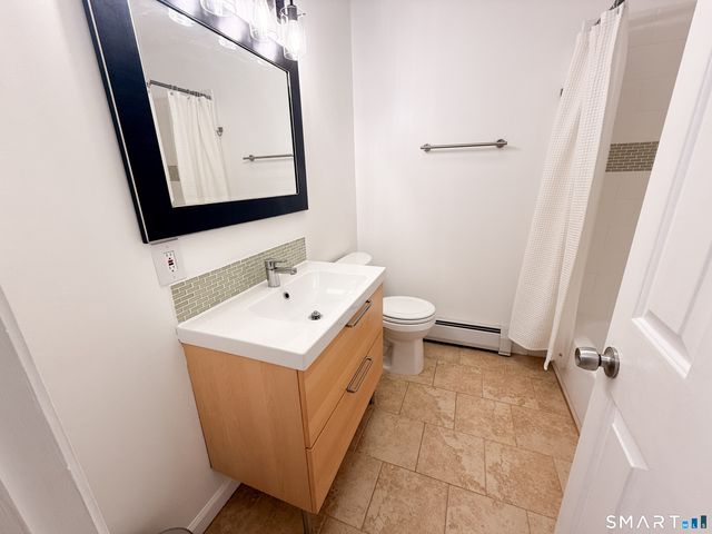 31 Kendall Circle, Waterbury, CT 06708