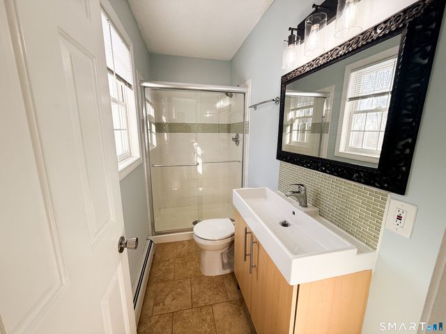 31 Kendall Circle, Waterbury, CT 06708