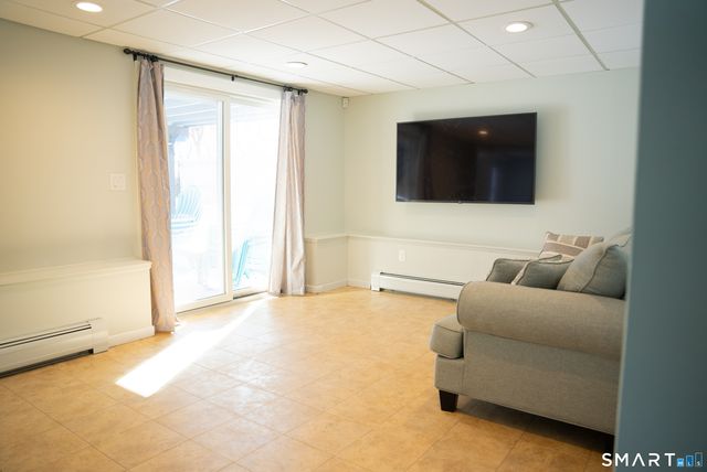 31 Kendall Circle, Waterbury, CT 06708