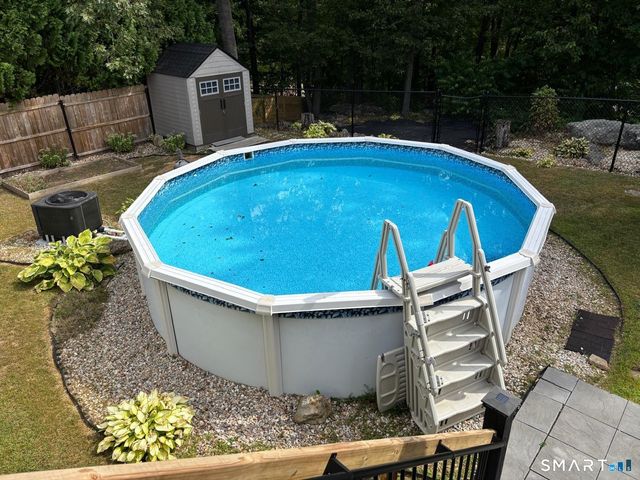 31 Kendall Circle, Waterbury, CT 06708