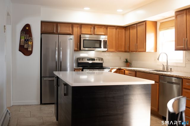 31 Kendall Circle, Waterbury, CT 06708